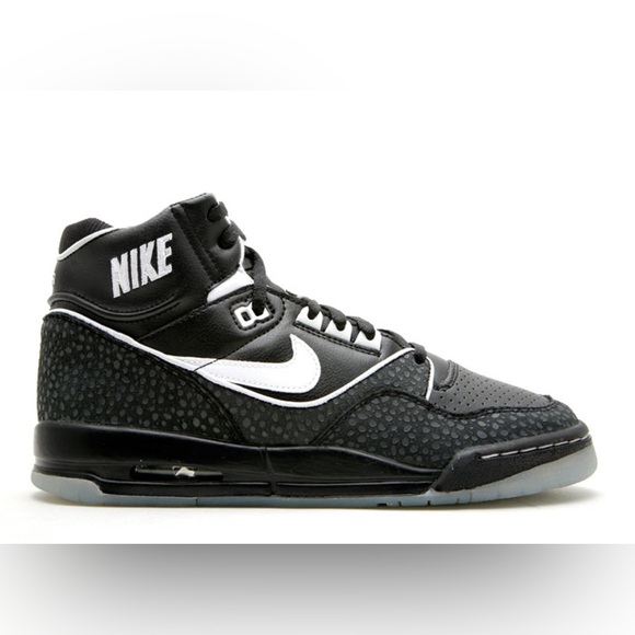 Nike Other - Nike Air Assault High GS Black Gray Sneakers 315518 011 Youth Size 6 Women’s 7.5